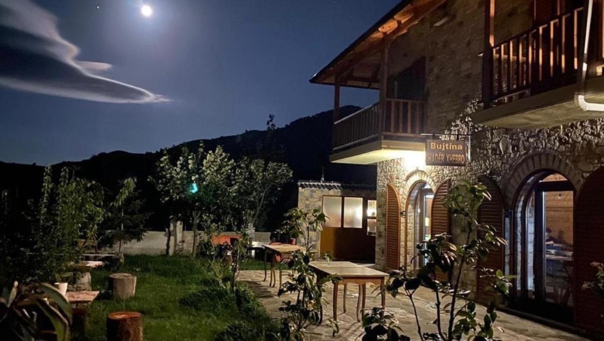 Hostel Bujtina Hader Xhebro Tepelene Exteriér fotografie